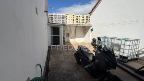 Moradia t2+2 com parqueamento (centro de setúbal)