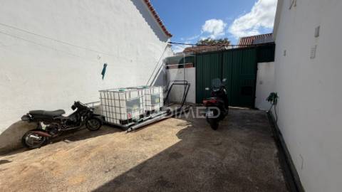 Moradia t2+2 com parqueamento (centro de setúbal)