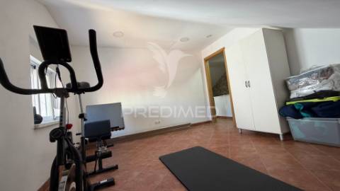 Moradia t2+2 com parqueamento (centro de setúbal)