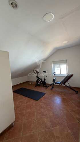 Moradia t2+2 com parqueamento (centro de setúbal)