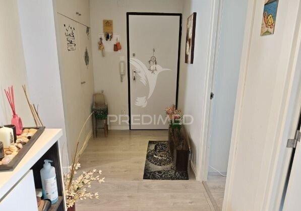 Apartamento t2 laranjeiro com arrecadação