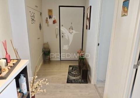 Apartamento t2 laranjeiro com arrecadação