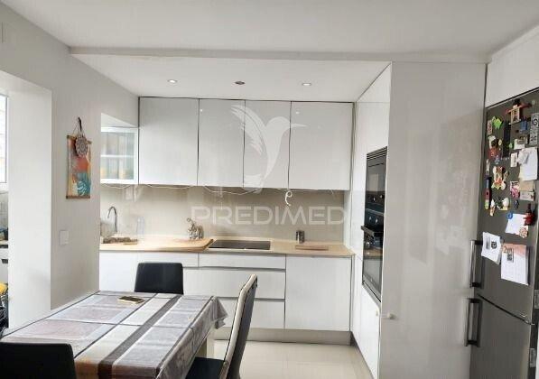 Apartamento t2 laranjeiro com arrecadação