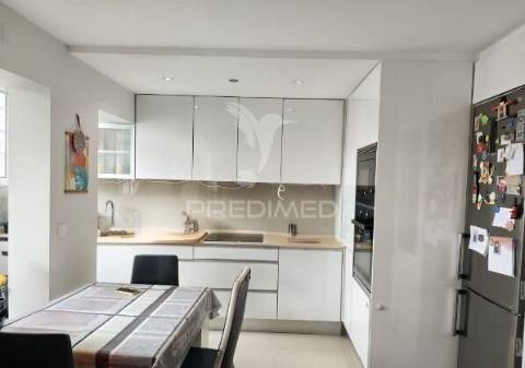 Apartamento t2 laranjeiro com arrecadação