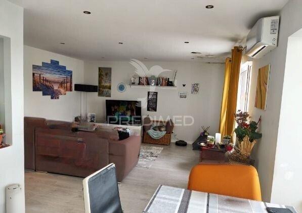 Apartamento t2 laranjeiro com arrecadação