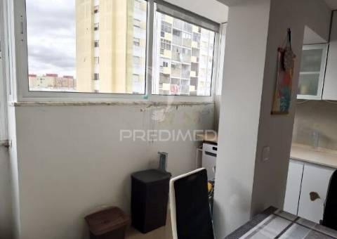 Apartamento t2 laranjeiro com arrecadação
