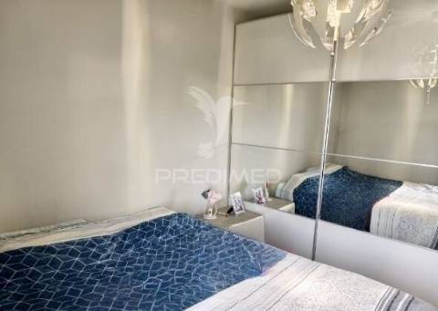 Apartamento t2 laranjeiro com arrecadação