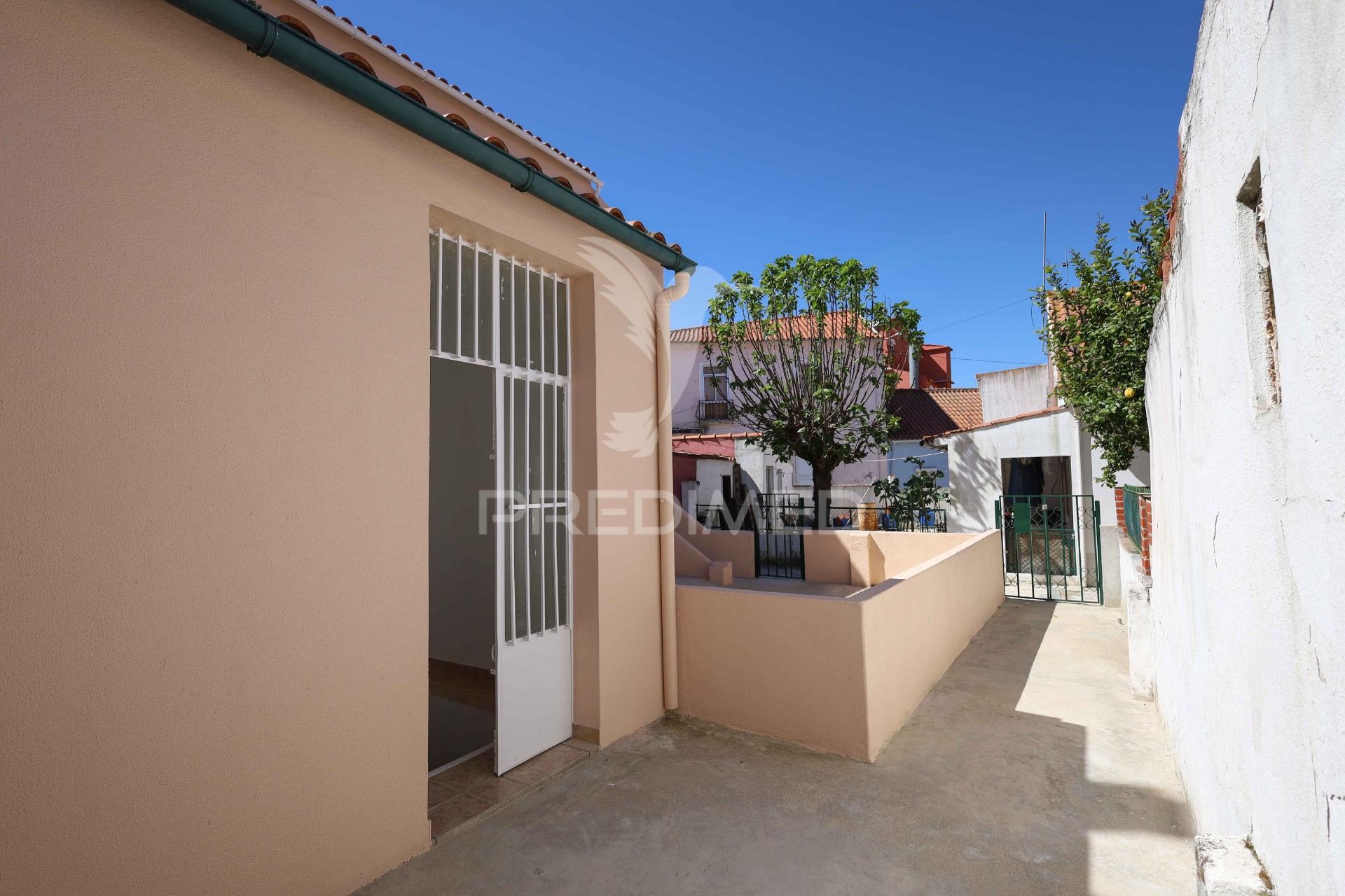 R/c de moradia t1 + 1