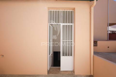 R/c de moradia t1 + 1