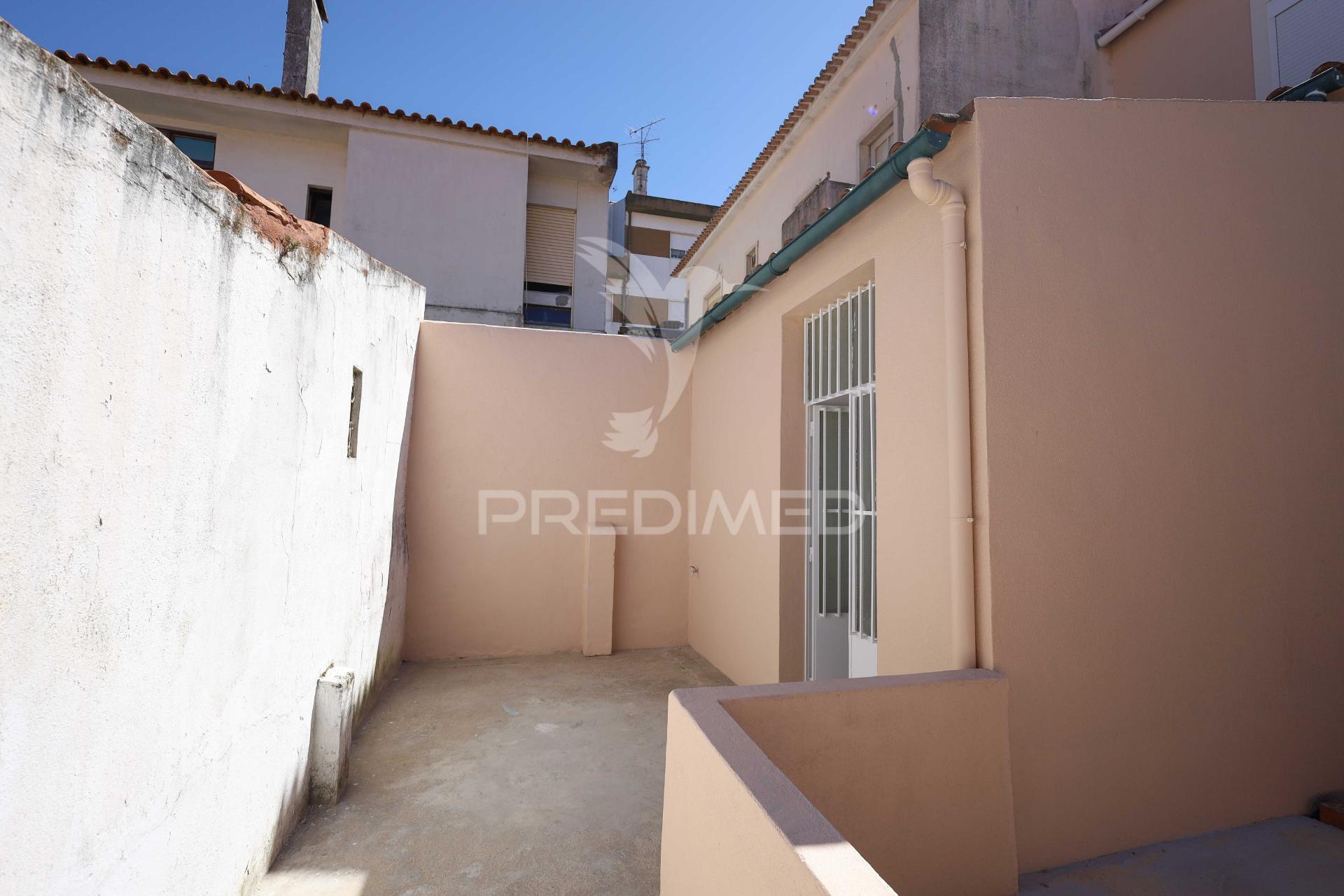 R/c de moradia t1 + 1