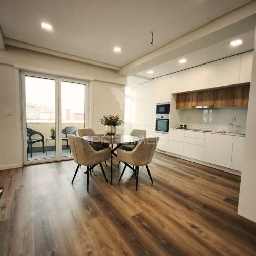 Apartamento t3 totalmente remodelado em benfica