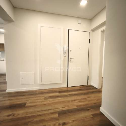 Apartamento t3 totalmente remodelado em benfica