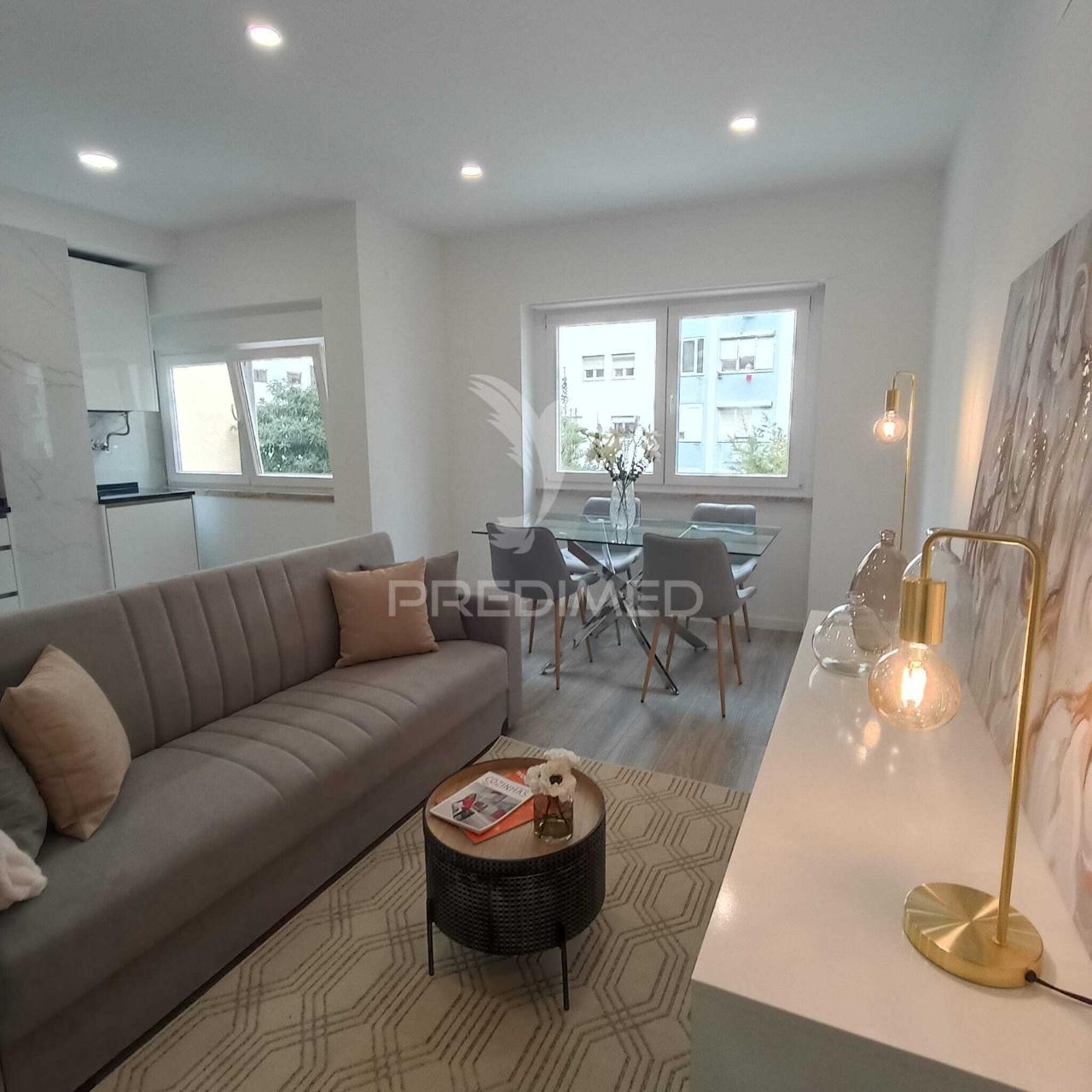 Apartamento renovado t3 em benfica