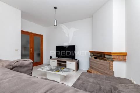 Apartamento t3 mobilado para arrendamento | ferreiros, amares