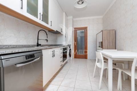 Apartamento t3 mobilado para arrendamento | ferreiros, amares