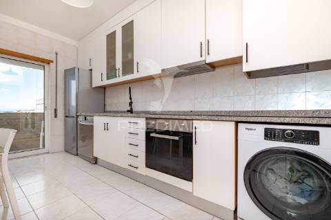 Apartamento t3 mobilado para arrendamento | ferreiros, amares