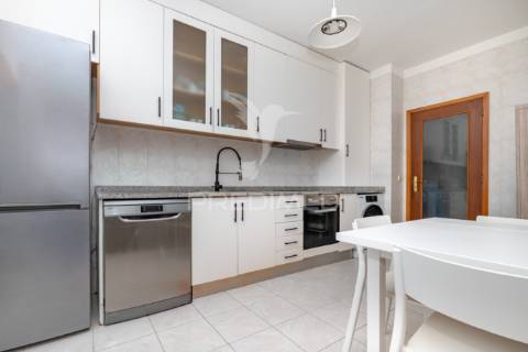 Apartamento t3 mobilado para arrendamento | ferreiros, amares