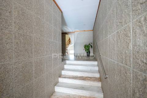 Apartamento t3 mobilado para arrendamento | ferreiros, amares