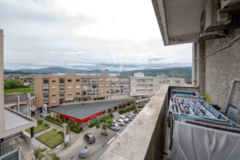 Apartamento t3 mobilado para arrendamento | ferreiros, amares