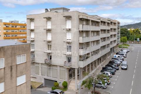 Apartamento t3 mobilado para arrendamento | ferreiros, amares