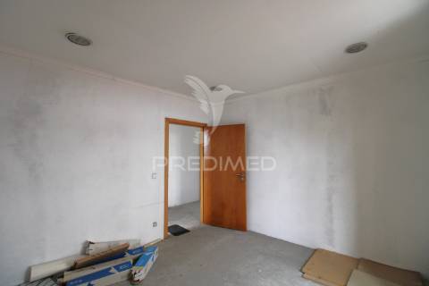 Moradia t3 para restauro com 2 pisos, 3 frentes em valbom, gondomar