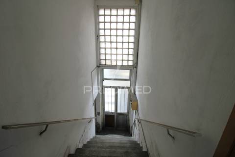 Moradia t3 para restauro com 2 pisos, 3 frentes em valbom, gondomar