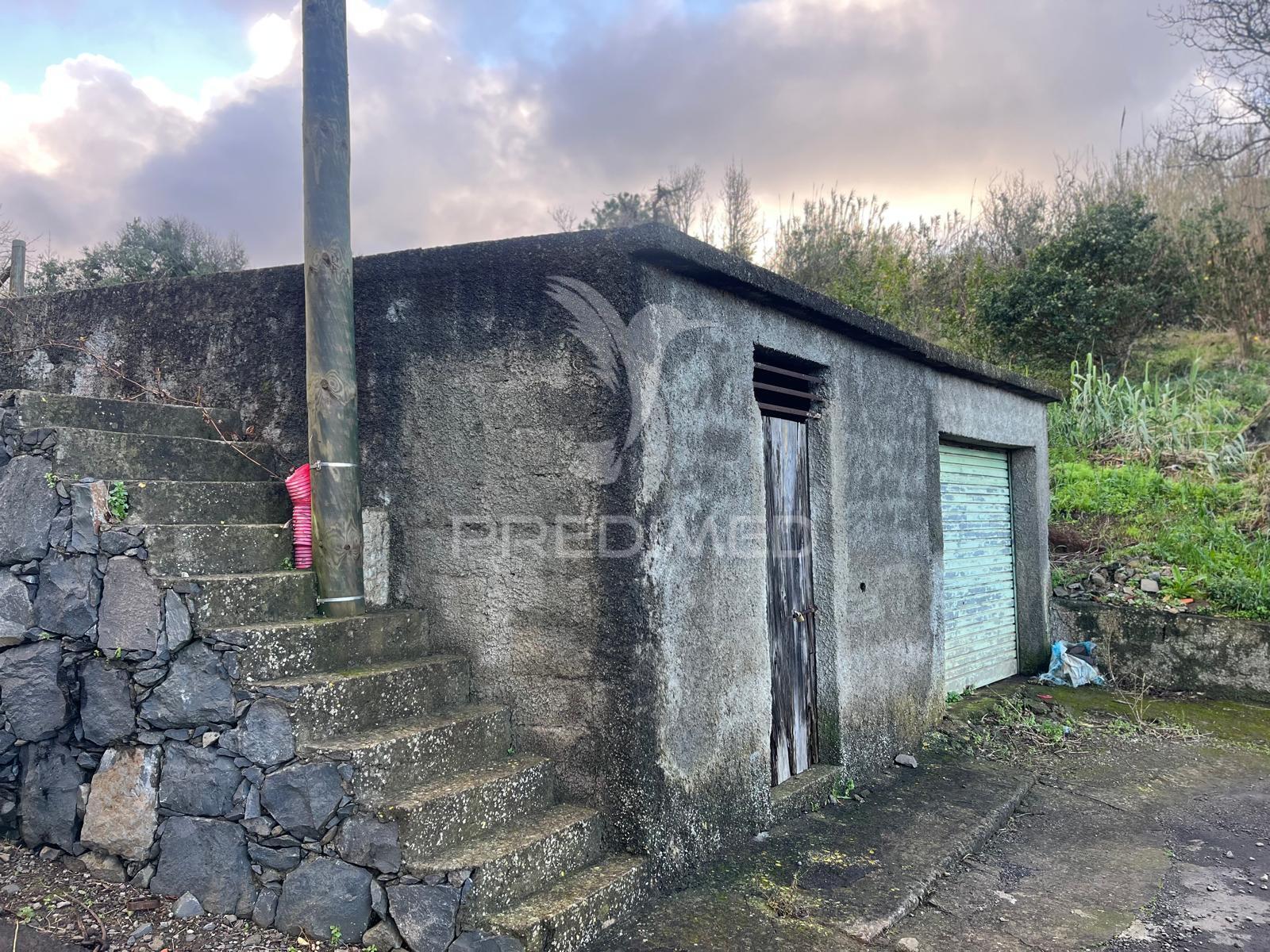 Moradia com terreno na ponta do pargo – madeira