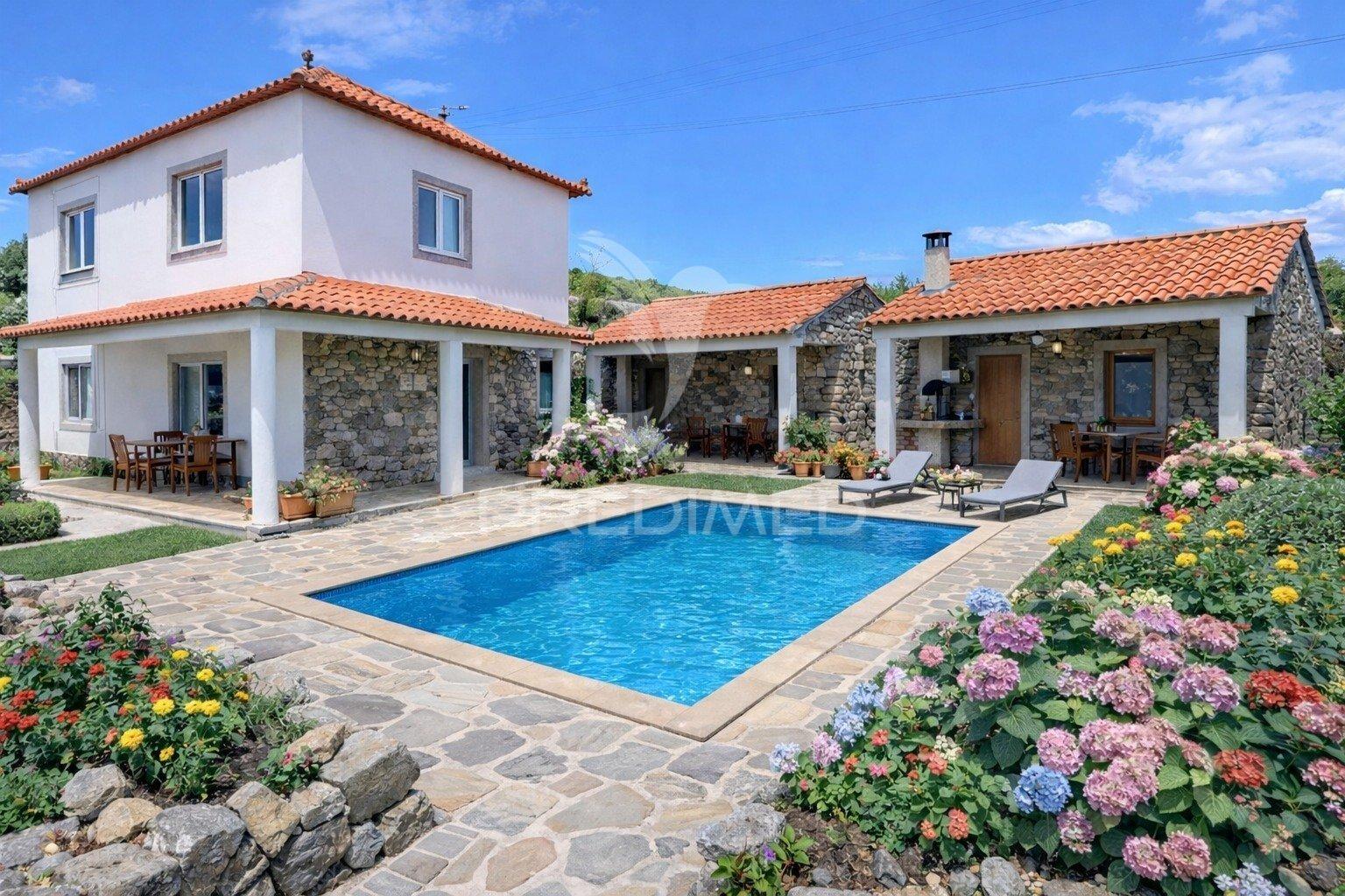 Moradia para recuperar na ponta do pargo + 2 palheiros | excelente oportunidade de investimento