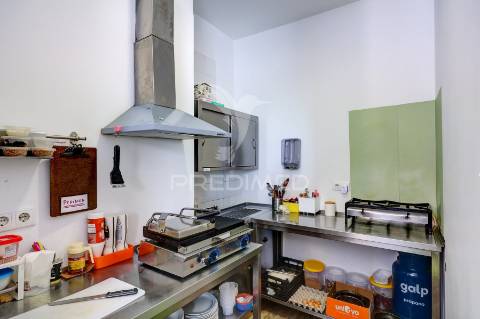 Espaço comercial com forte potencial na amadora | 104 m² + esplanada