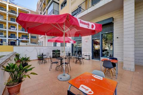 Espaço comercial com forte potencial na amadora | 104 m² + esplanada