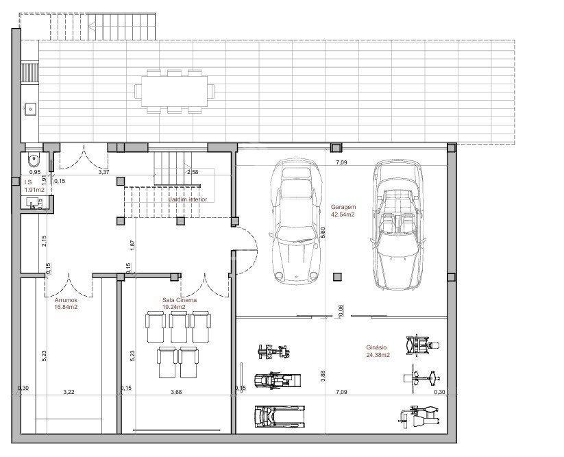Moradia com piscina e terreno de 5 mil m2