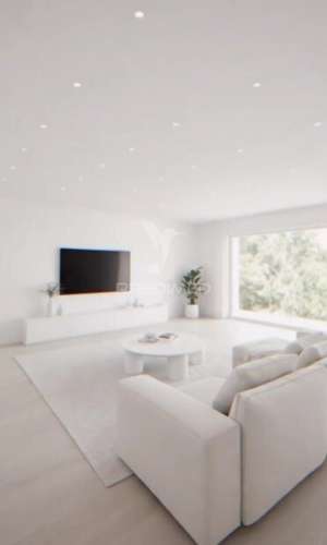 Moradia com piscina e terreno de 5 mil m2