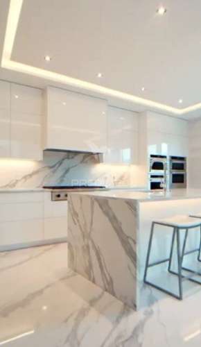 Moradia com piscina e terreno de 5 mil m2