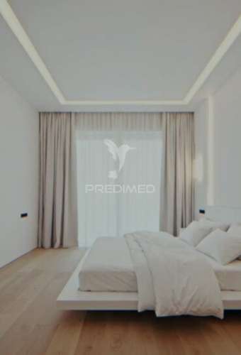 Moradia com piscina e terreno de 5 mil m2