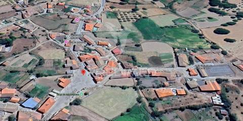 Moradia t3 para restauro em rebordainhos, bragança