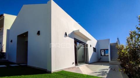 Moradia com terraço com vista para a lagoa e mar