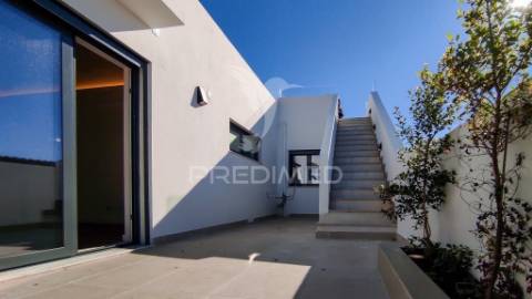 Moradia com terraço com vista para a lagoa e mar