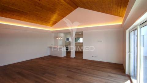 Moradia com terraço com vista para a lagoa e mar