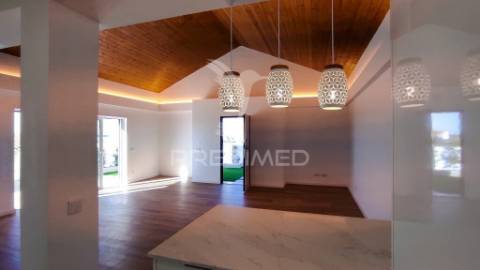 Moradia com terraço com vista para a lagoa e mar