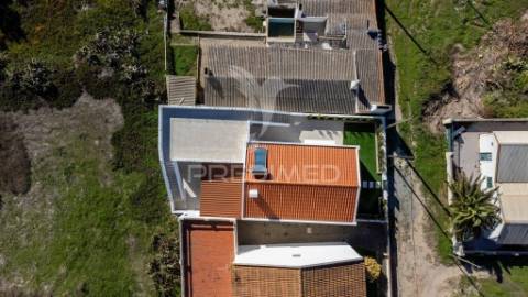 Moradia com terraço com vista para a lagoa e mar