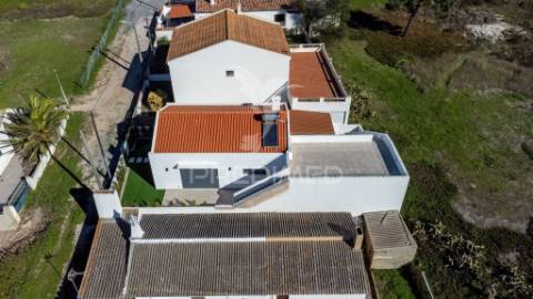Moradia com terraço com vista para a lagoa e mar