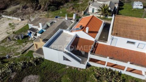 Moradia com terraço com vista para a lagoa e mar