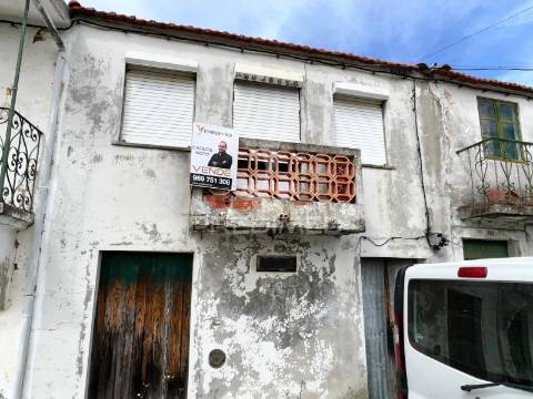 Moradia para reconstrução em santo amaro – vila nova de foz côa