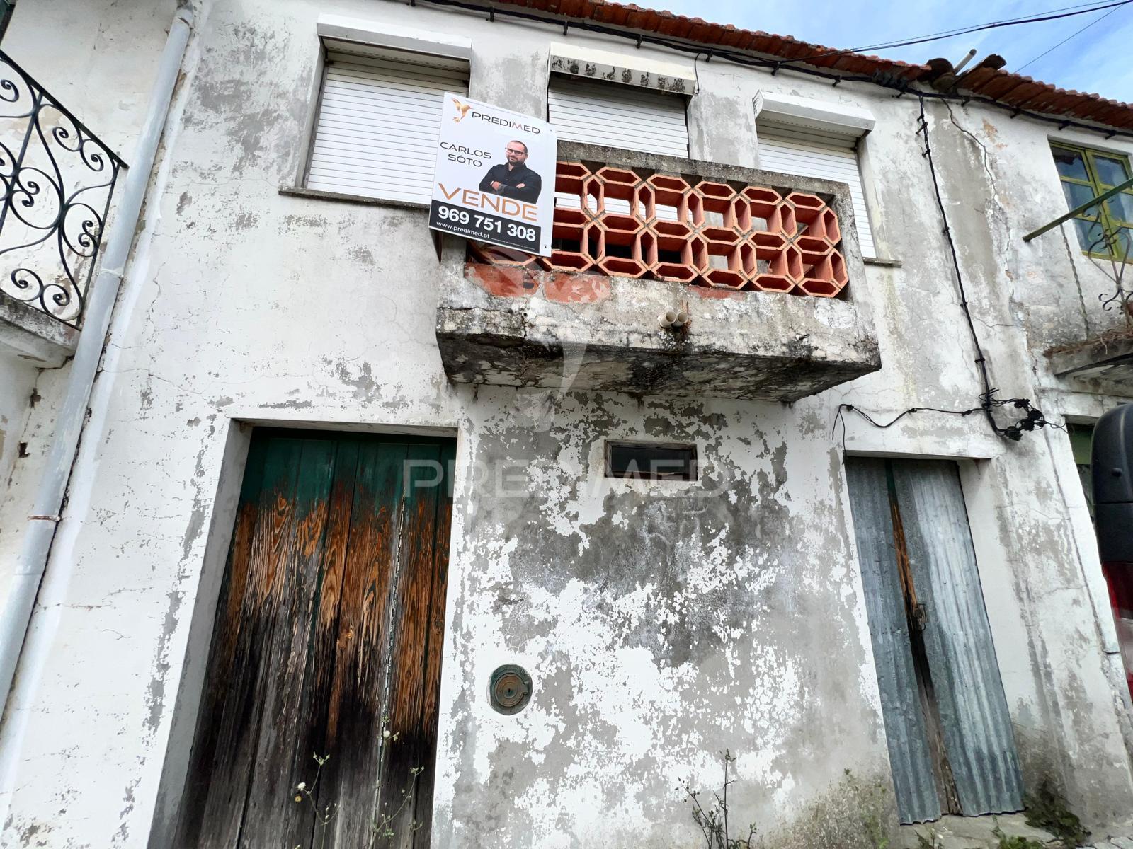 Moradia para reconstrução em santo amaro – vila nova de foz côa