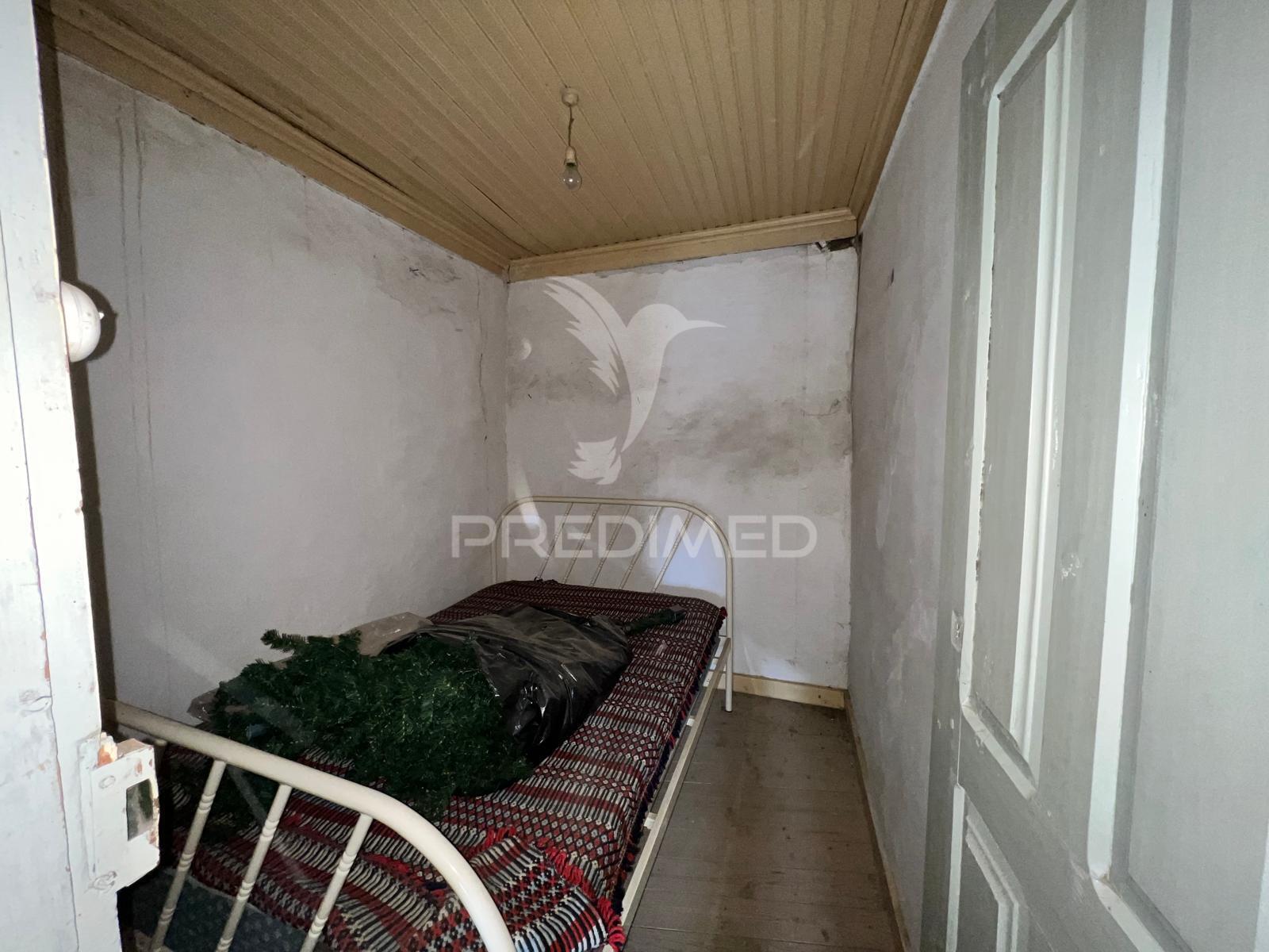 Moradia para reconstrução em santo amaro – vila nova de foz côa