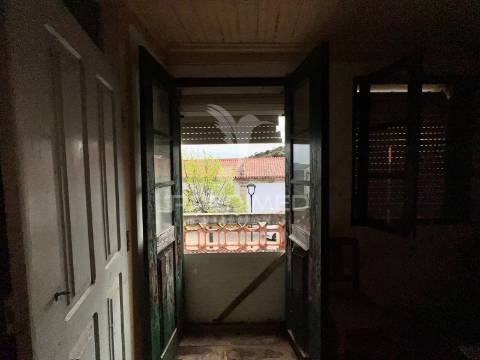 Moradia para reconstrução em santo amaro – vila nova de foz côa