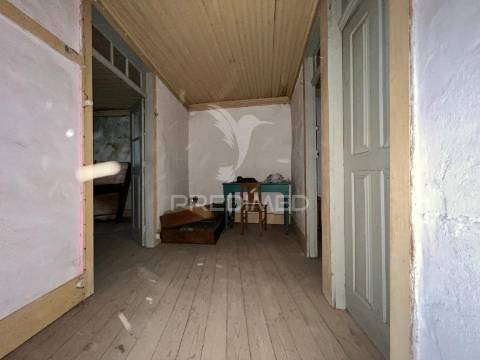 Moradia para reconstrução em santo amaro – vila nova de foz côa