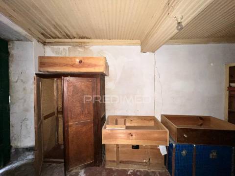 Moradia para reconstrução em santo amaro – vila nova de foz côa