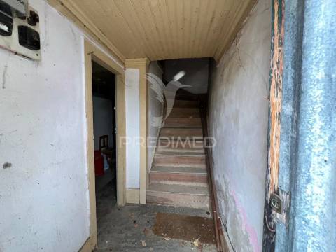 Moradia para reconstrução em santo amaro – vila nova de foz côa