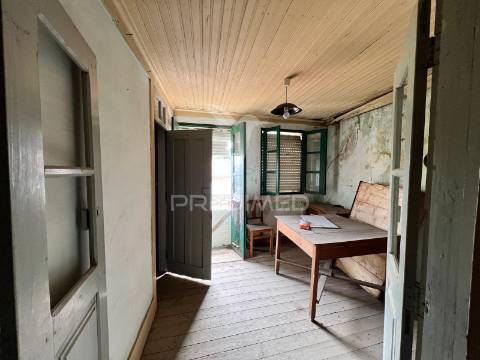 Moradia para reconstrução em santo amaro – vila nova de foz côa